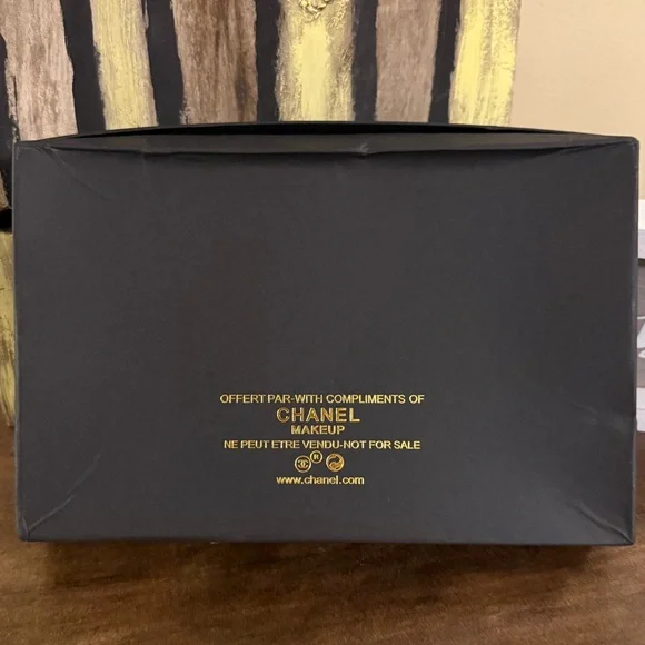 CHANEL/MAKEUP Quilted Makeup Pouch - Picture 5 of 5